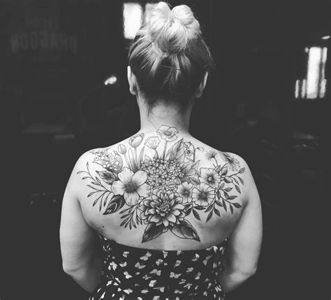 tatuajes de mujer en la espalda|Tatuajes en la espalda: 35 diseños en HD para mujer